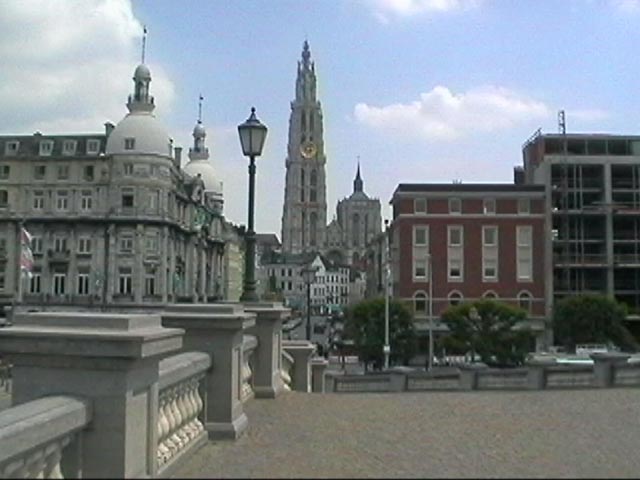 http://www.heylookatthis.com/hlat/europe99/belgium/antwerpen2-640x480.jpg